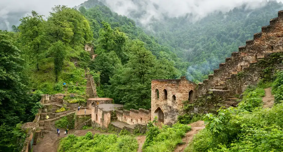 بهترین زمان سفر به قلعه رودخان