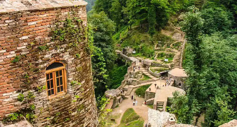 بهترین زمان سفر به قلعه رودخان